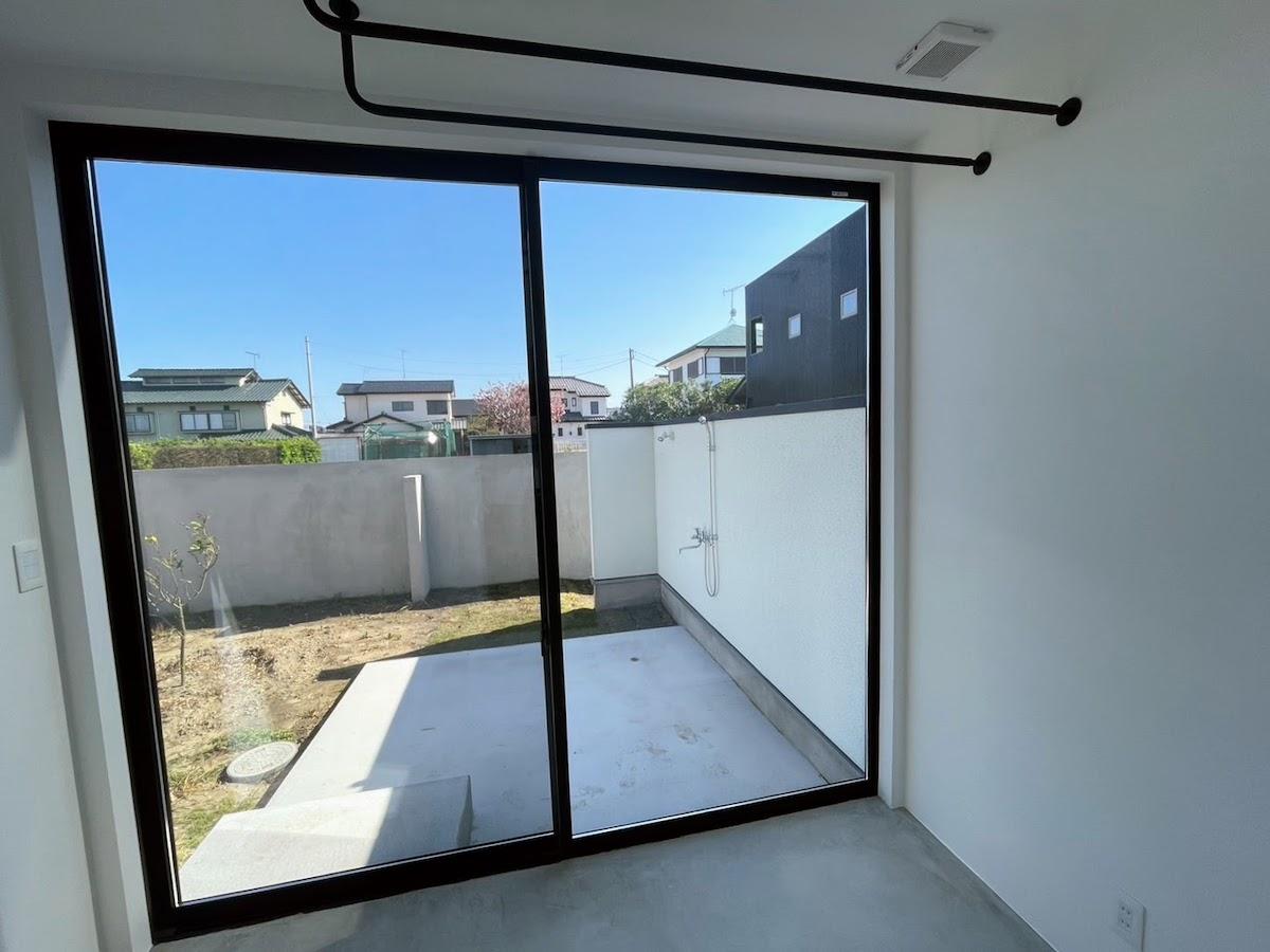 千葉県長生郡一宮町東浪見の売買物件/外のシャワーから室内へそのまま入れてお風呂場へ繋がってる