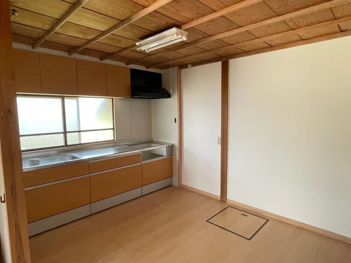 千葉県いすみ市岬町押日の売買物件/キッチンは新しくなり、明るい印象