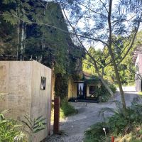 千葉県長生郡長柄町針ヶ谷の賃貸物件/グランピングエリアから住居エリアを眺める
