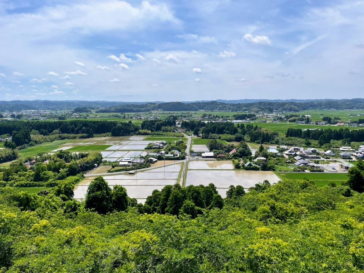 千葉県いすみ市万木の売買物件/万木城跡の展望台からの眺め西向き、雲がない時はは富士山が見えるようです。