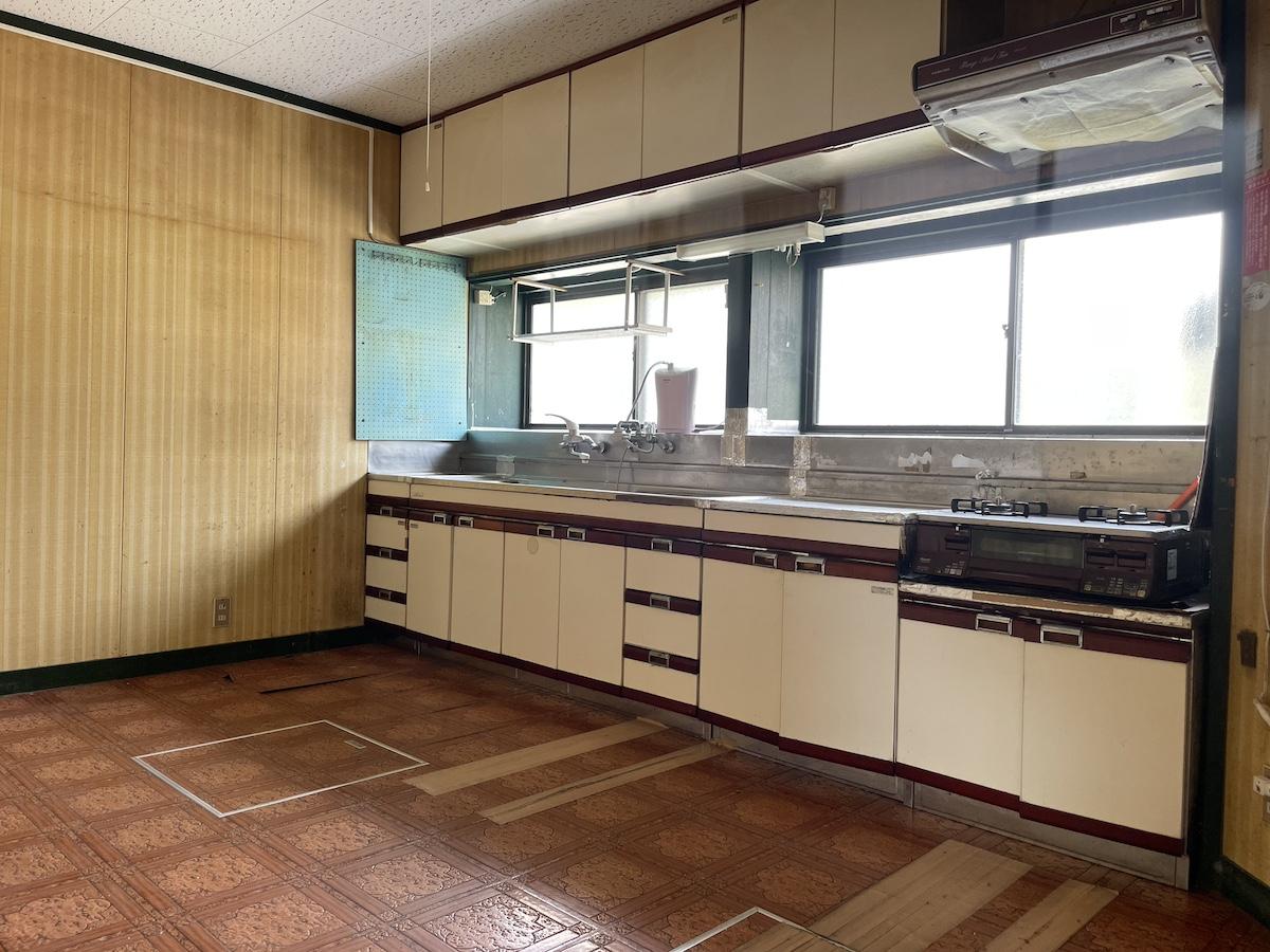 千葉県勝浦市吉尾の売買物件/広々としたキッチン