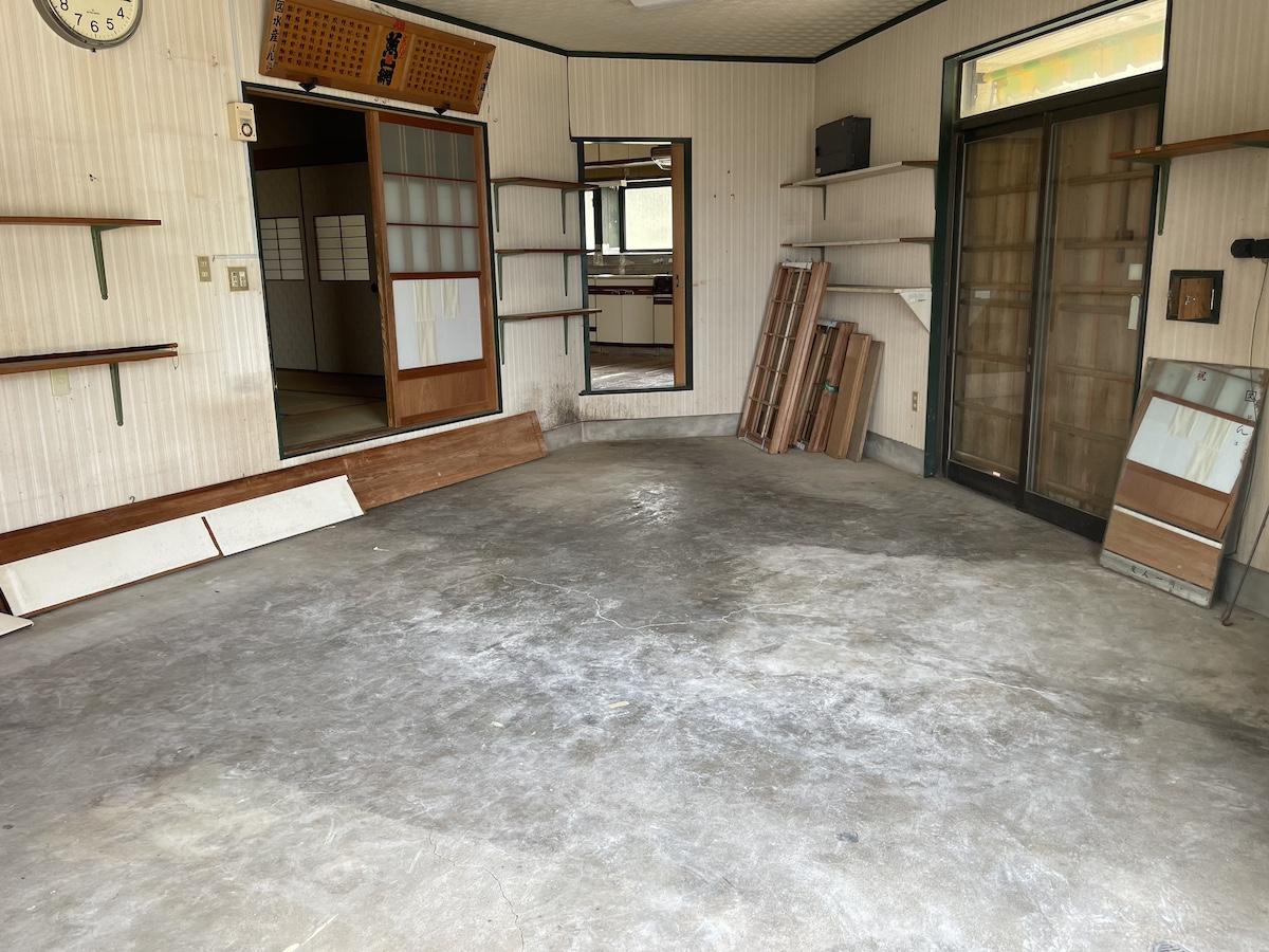千葉県勝浦市吉尾の売買物件/店舗からそのままキッチンへ