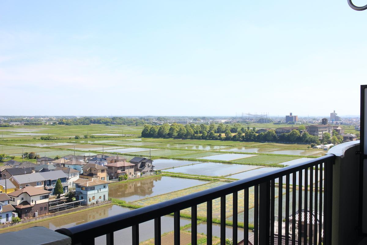 千葉県東金市田間の賃貸物件/ベランダからの風景。最上階ならではのパノラマが広がる
