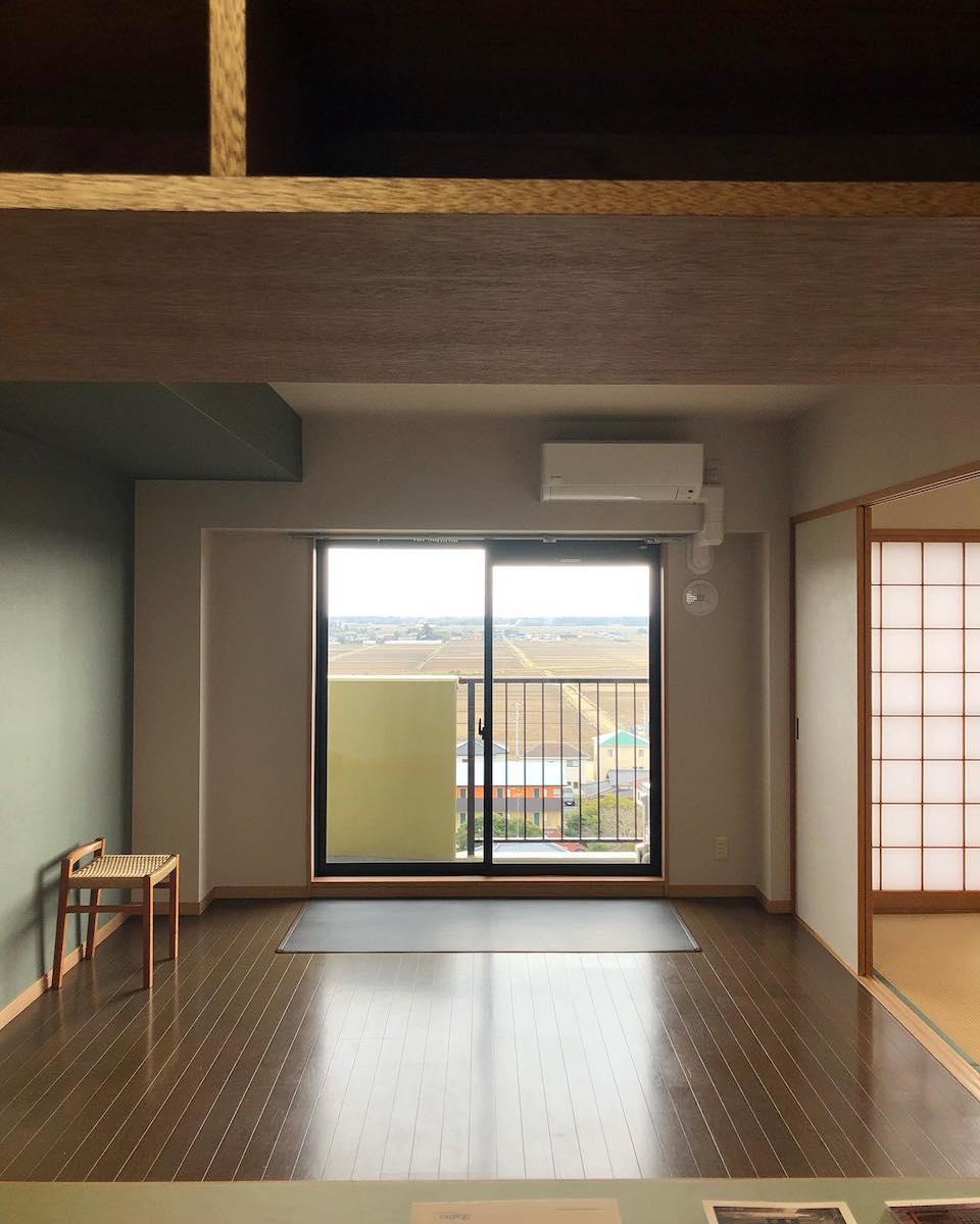 千葉県東金市田間の賃貸物件/キッチンから見る、窓枠で切り取られた九十九里の景色が心地よい