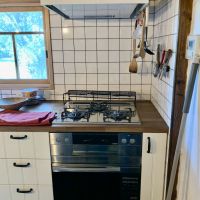 千葉県いすみ市楽町の賃貸物件/３口のガスレンジ。オーブンもあって料理の幅が広がります！