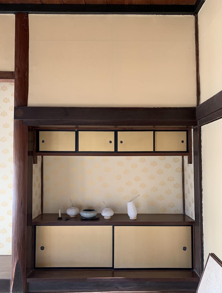 千葉県いすみ市楽町の賃貸物件/色合いが素敵な床の間。ぜひ、お気に入りの焼き物を飾って