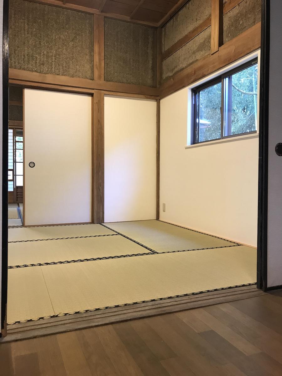 千葉県大網白里市南今泉の賃貸物件/既存の部分と手直しした部分。色のコントラストが心地よい