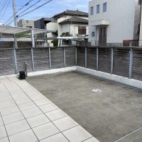 千葉県千葉市美浜区高浜の売買物件/庭の様子。杉材フェンスがいい目隠しに