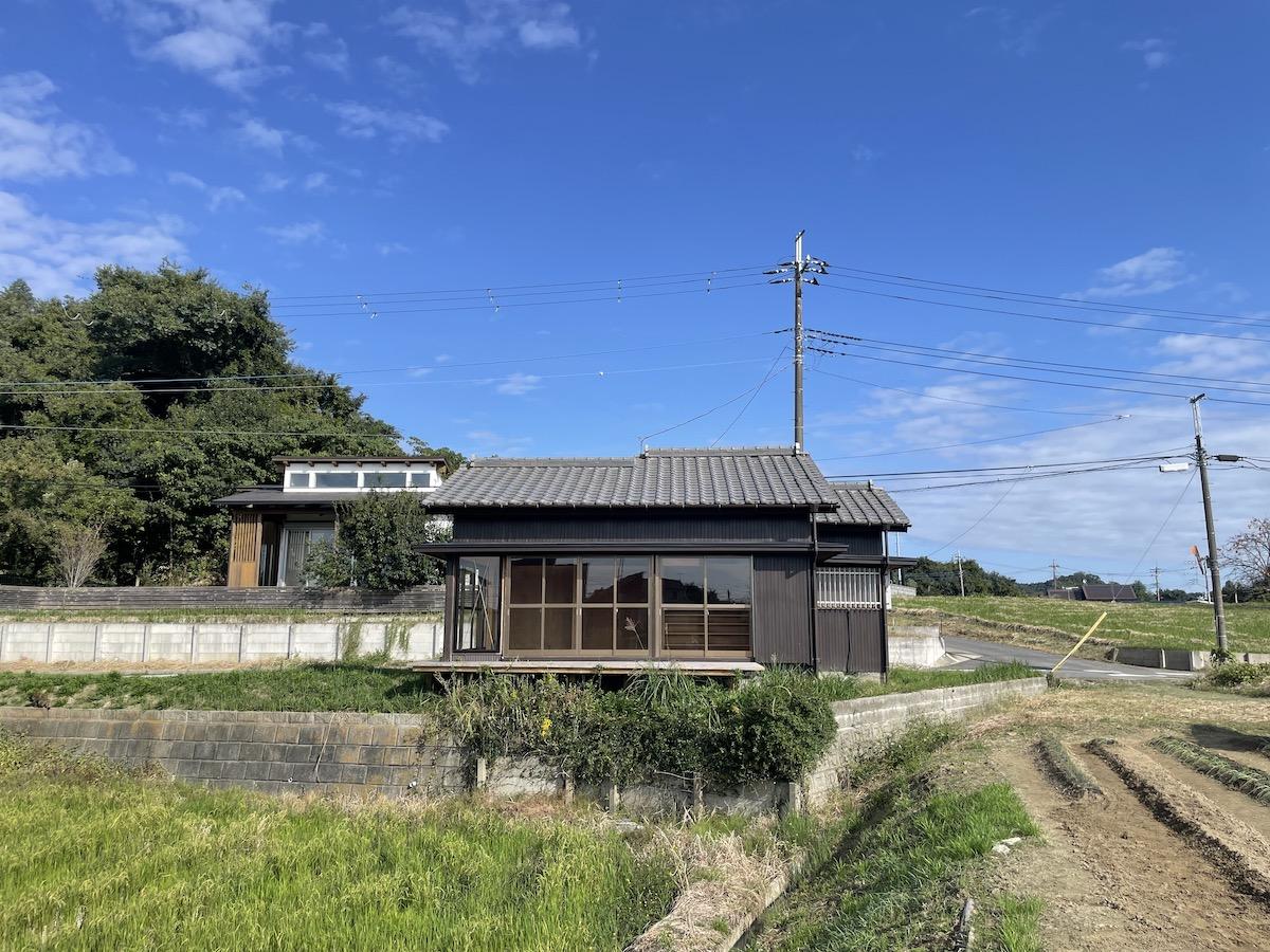 千葉県大網白里市大竹の売買物件/田園風景にポツンとかわいい、平屋の建物