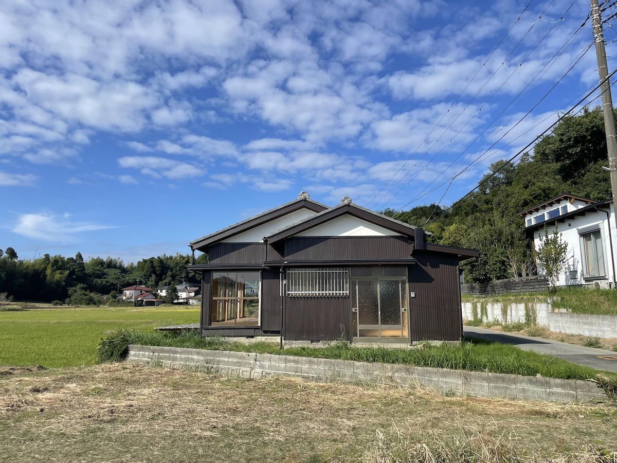 千葉県大網白里市大竹の売買物件/物件東側。玄関はこちらです