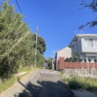 千葉県南房総市峰の売買物件/前面道路から北東側は上る感じに