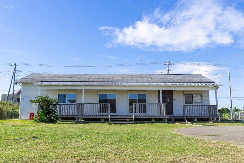 千葉県旭市駒込の売買物件/正面よーし！平屋&times;芝生&times;ウッドデッキの組み合わせ、いいでしょう？