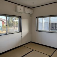 千葉県旭市駒込の売買物件/和室もあります。腰窓で畳に座るとおこもり感があるけど明るい室内