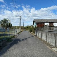 千葉県旭市駒込の売買物件/全面道路。左手がアサヒラヤです
