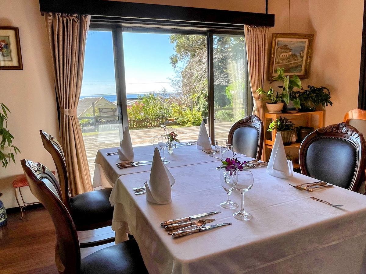 勝浦市串浜の売買物件/リビングのレストラン