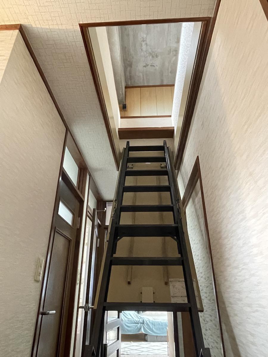 千葉県勝浦市浜勝浦の売買物件/屋根裏へと続く、梯子階段