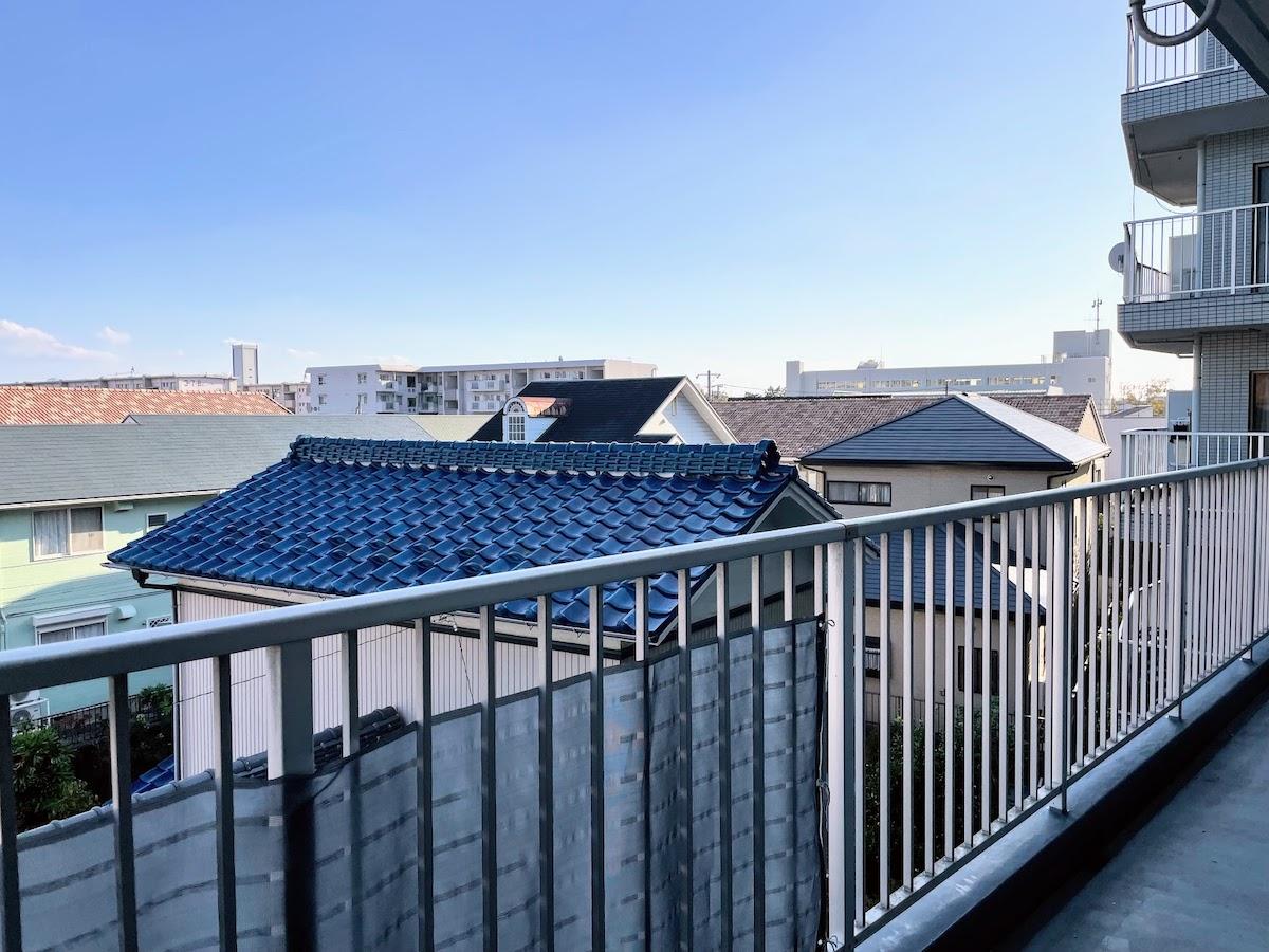 千葉県習志野市谷津町の売買物件/およそ20㎡の広々ベランダから見る景色