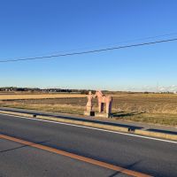 千葉県山武市松尾町木刀の賃貸物件/「芝山はにわ道」の沿道にある埴輪。この通りではぽつぽつと埴輪が立ち、私たちを見守ってくれています