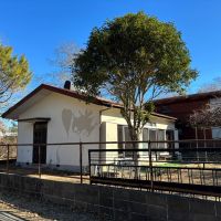 千葉県茂原市弓渡の賃貸物件/建物斜めから。フェンス枠をペイントしても楽しそう
