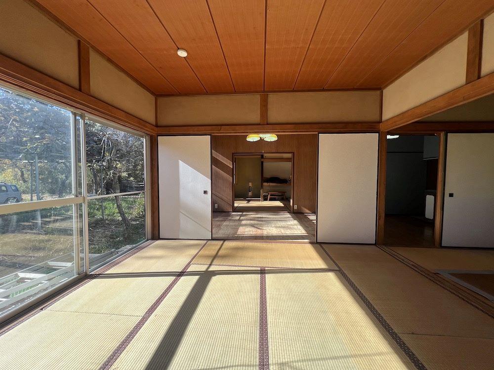 千葉県茂原市弓渡の賃貸物件/室内の奥（東側）から