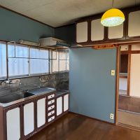 千葉県茂原市弓渡の賃貸物件/キッチンを別角度から。照明もいい感じです