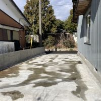いすみ市行川の売買物件/駐車スペースはコンクリート仕上げ