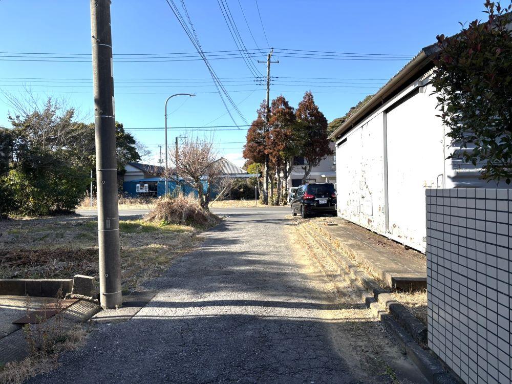 千葉県山武市姫島の賃貸物件/建物側面の道路