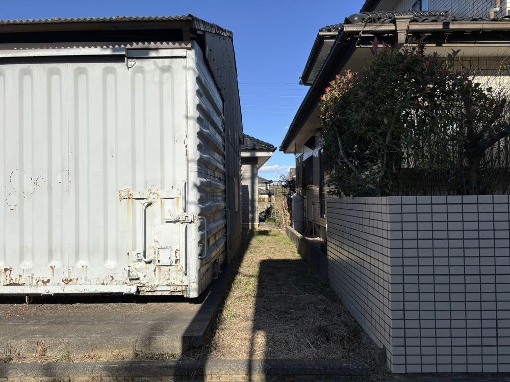 千葉県山武市姫島の賃貸物件/建物奥はこんな感じ。塀はありません