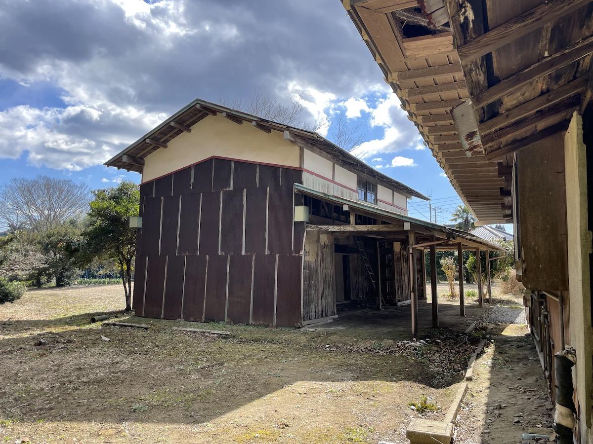 千葉県夷隅郡大多喜町三又の売買物件/納屋の裏側。まだまだしっかりとした印象です