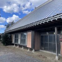 千葉県夷隅郡大多喜町三又の売買物件/母屋正面の様子。屋根の存在感が大きい