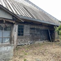 千葉県夷隅郡大多喜町三又の売買物件/母屋の裏側の様子。こちらはかなりメンテナンスが必要