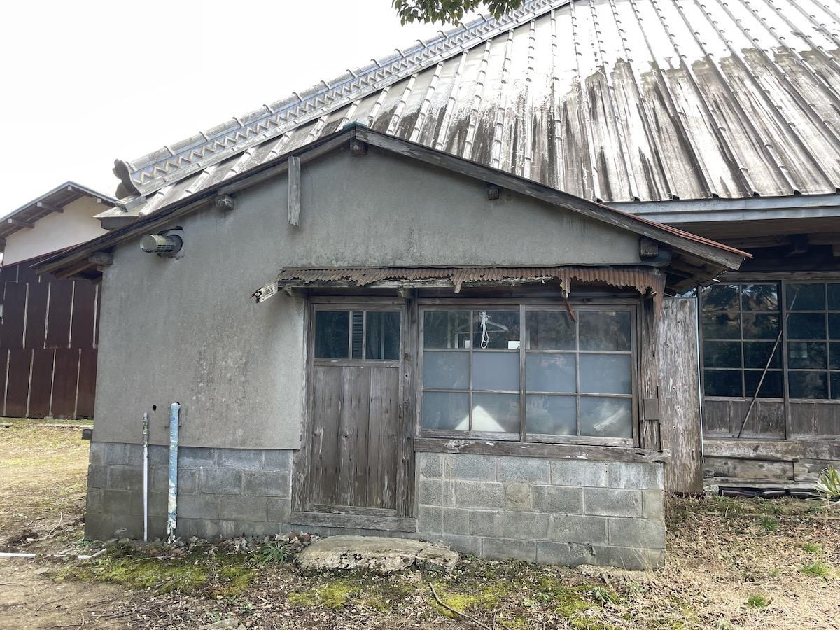 千葉県夷隅郡大多喜町三又の売買物件/元々お風呂があった場所。味わいのある佇まいだがかなりの朽ち具合
