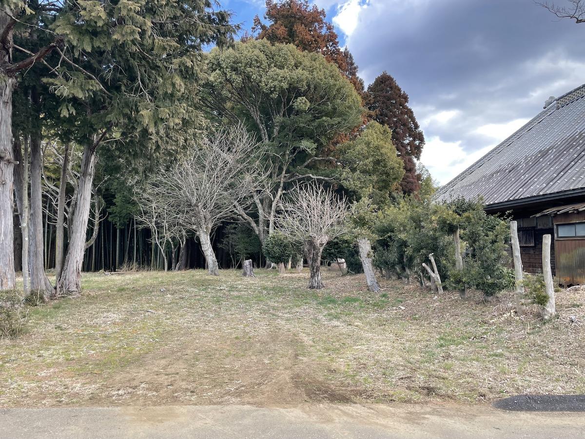 千葉県夷隅郡大多喜町三又の売買物件/母屋裏手には車数台が置けるスペースも