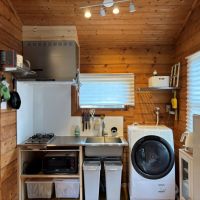 千葉県南房総市安馬谷の売買物件/キッチンはtoolbox。洗濯機が横にあるアメリカンスタイル