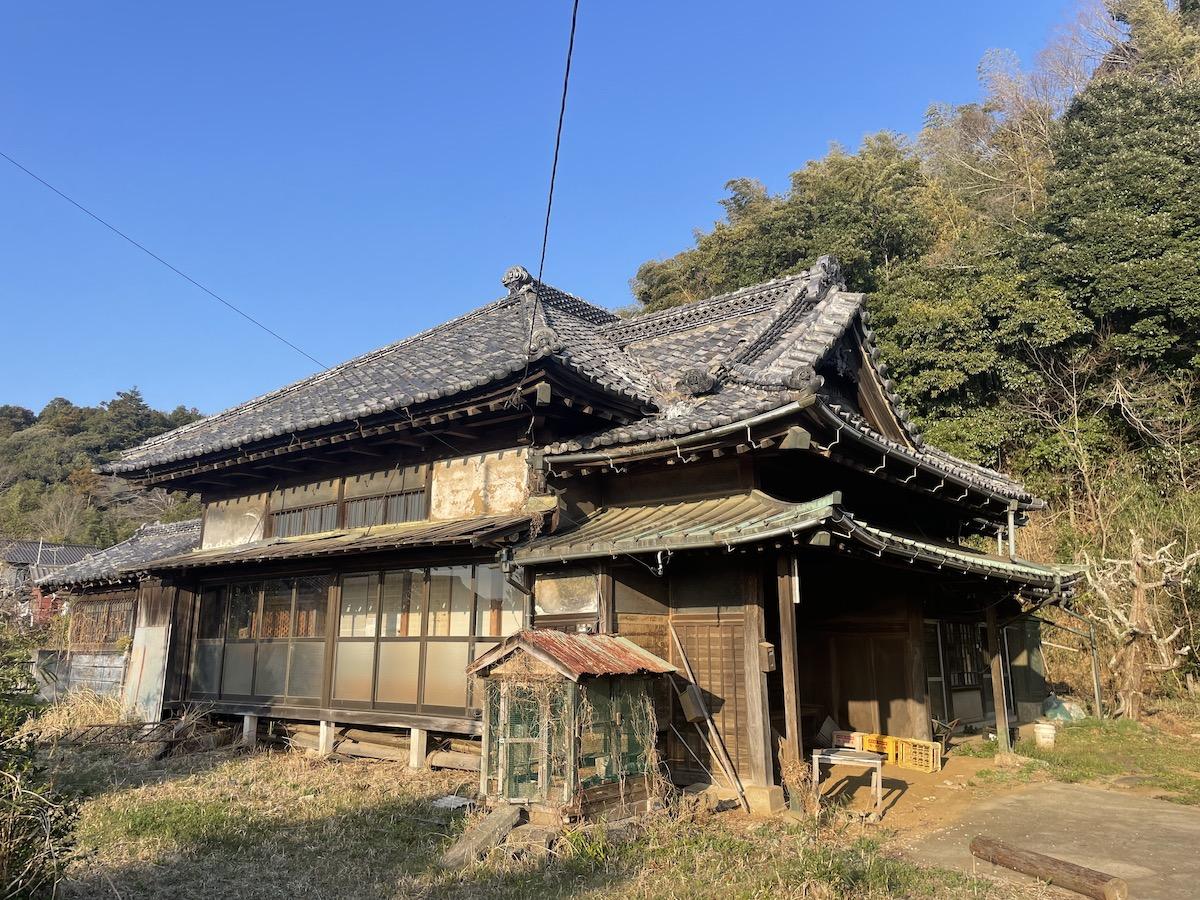 千葉県市原市山倉の売買物件/接道方向（南西側）から見た母屋の様子