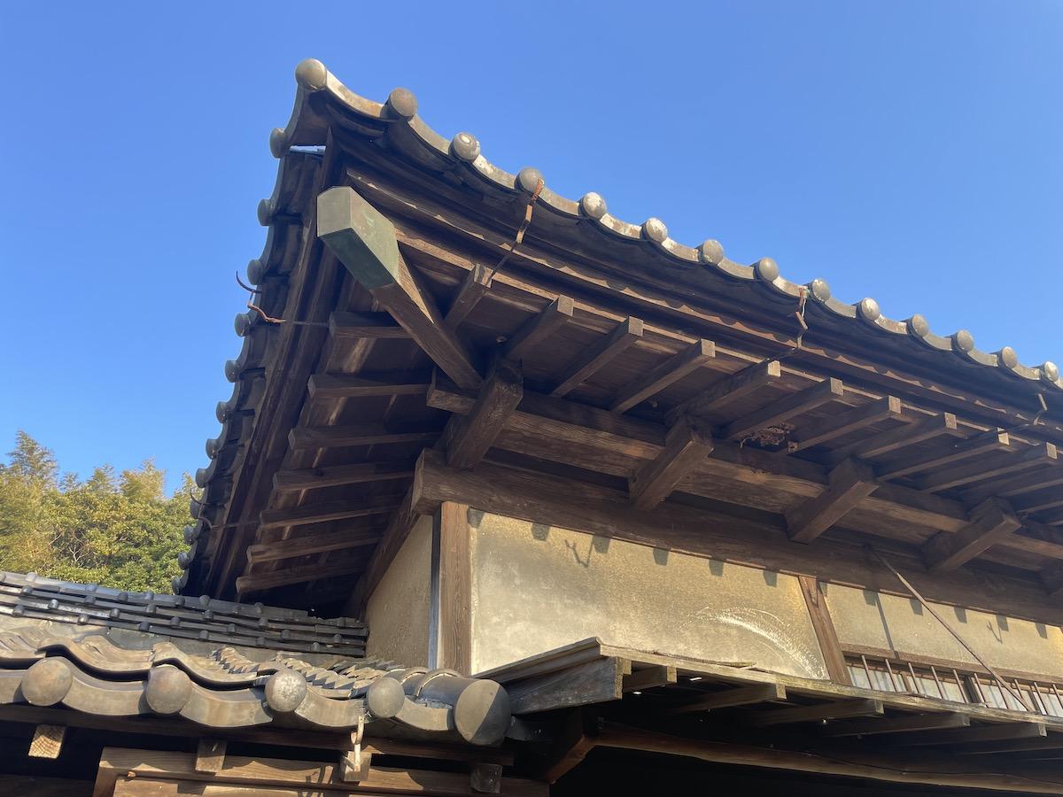 千葉県市原市山倉の売買物件/母屋の軒裏の様子。まだまだしっかりとした印象です