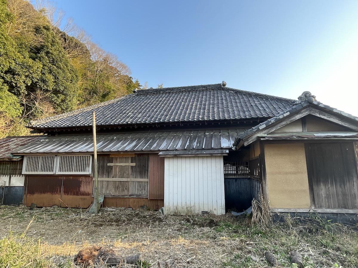 千葉県市原市山倉の売買物件/敷地北側から母屋を眺める