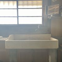 千葉県市原市山倉の売買物件/大きな石造りの洗面台。ぜひこのまま使いましょう！