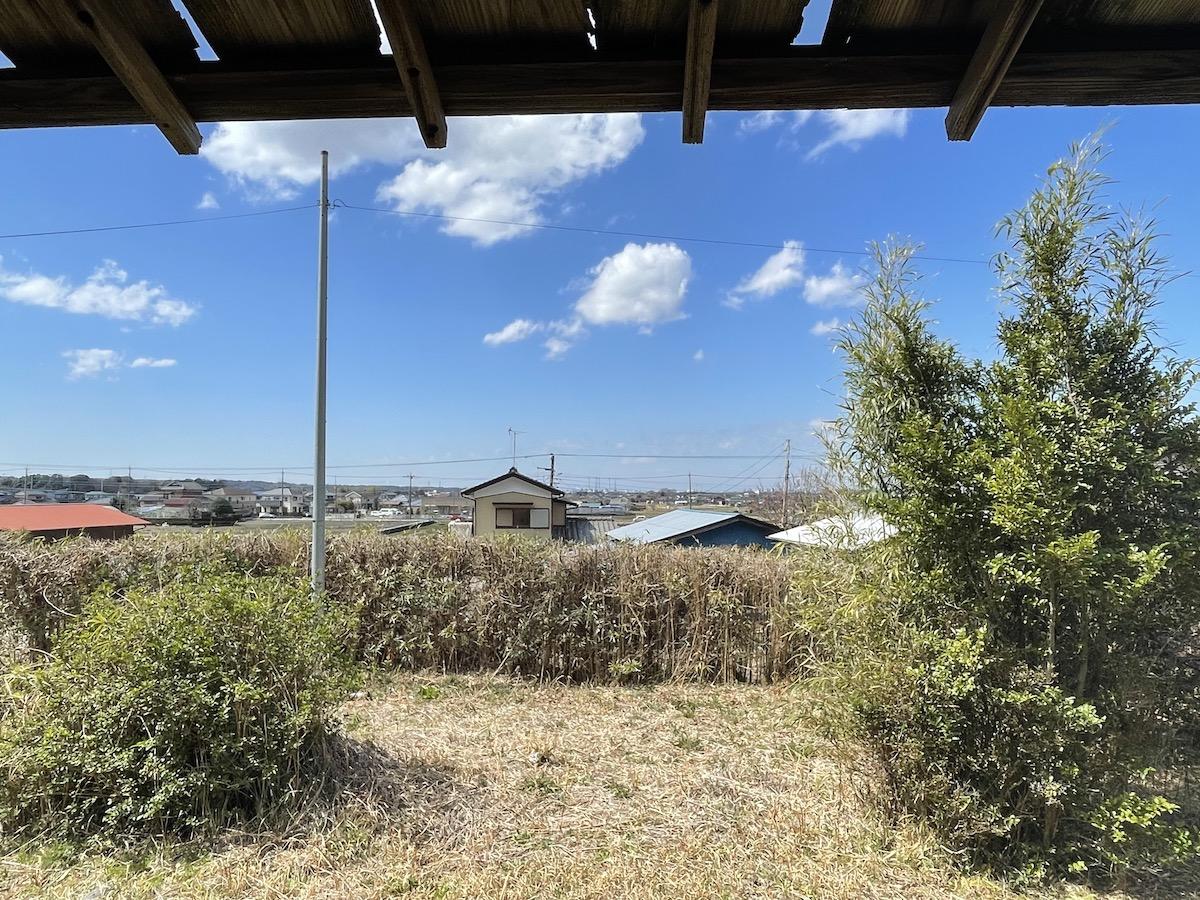 千葉県市原市山倉の売買物件/縁側から見た景色。特に夕暮れがオススメ！