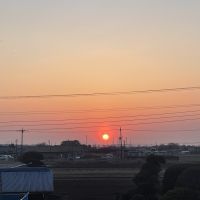 千葉県市原市山倉の売買物件/敷地から見た夕暮れの様子。冬場には富士山の稜線がくっきりと