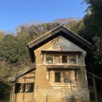 千葉県市原市山倉の売買物件/西日に照らされた蔵。綺麗にお化粧直しをしたい