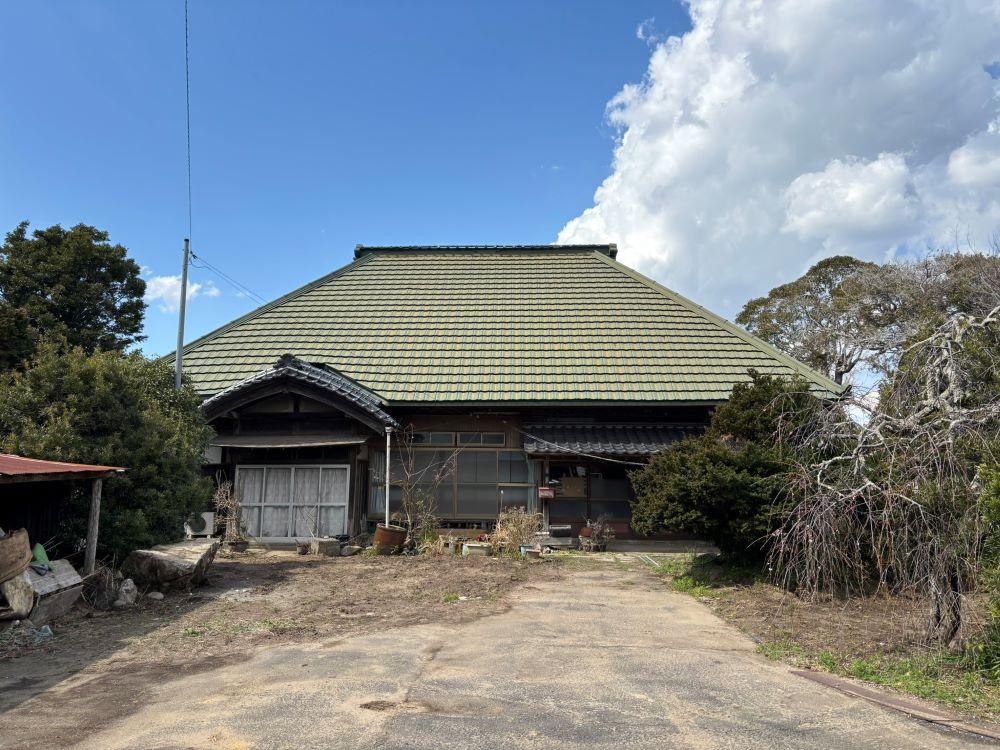 大網白里市北今泉の売買物件/緑の瓦屋根が映える母屋