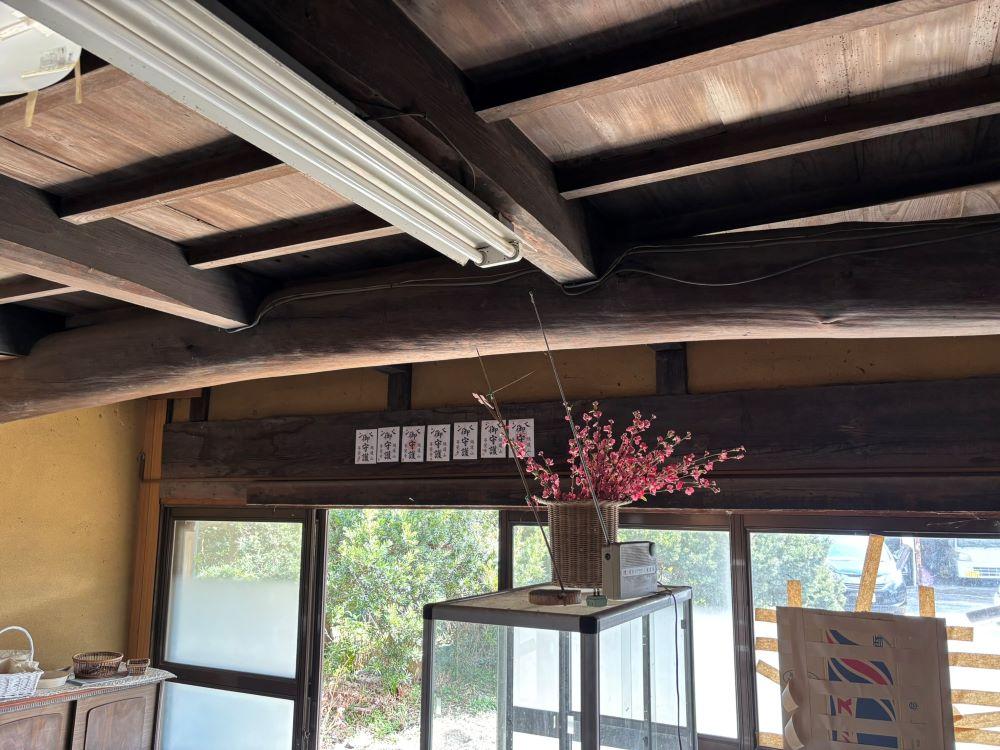 大網白里市北今泉の売買物件/母屋入口にかかる太い梁