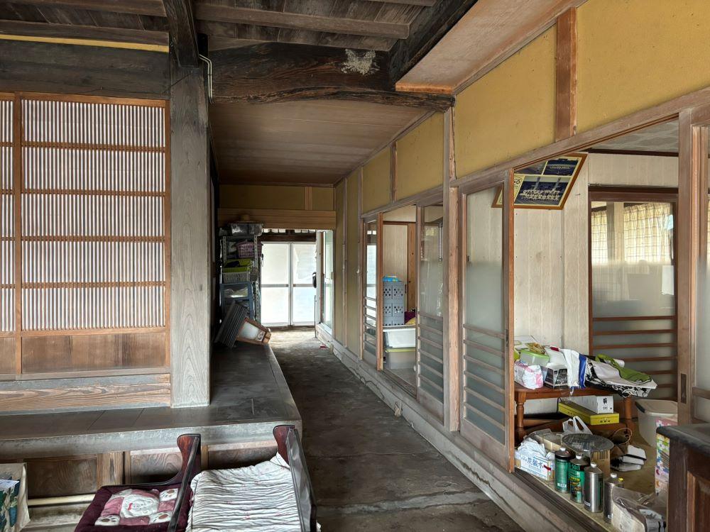 大網白里市北今泉の売買物件/母屋の入口からお勝手口