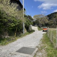 千葉県富津市竹岡の売買物件/物件へと続く、道路の様子