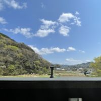 千葉県富津市竹岡の売買物件/小上がりの土地から母屋の屋根越しに。薪ストーブの煙突がかわいい