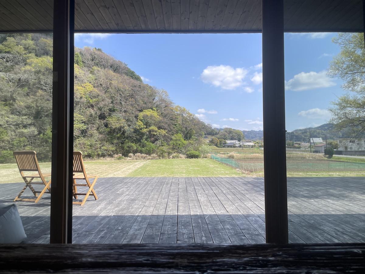 千葉県富津市竹岡の売買物件/母屋リビングから見た景色。開放感がたまらない