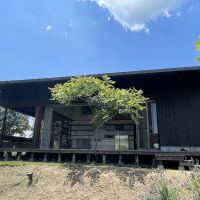 千葉県市原市山口の売買物件/片流れの屋根が、青空をシャープに切り取る。静かに美しい北側の表情