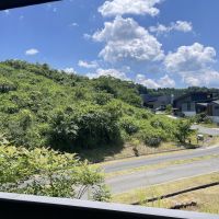 千葉県市原市山口の売買物件/南側デッキからの眺め。広がる緑と空に、ただ見とれる