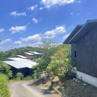 千葉県市原市山口の売買物件/建物の奥側へ入る道を見下ろす。